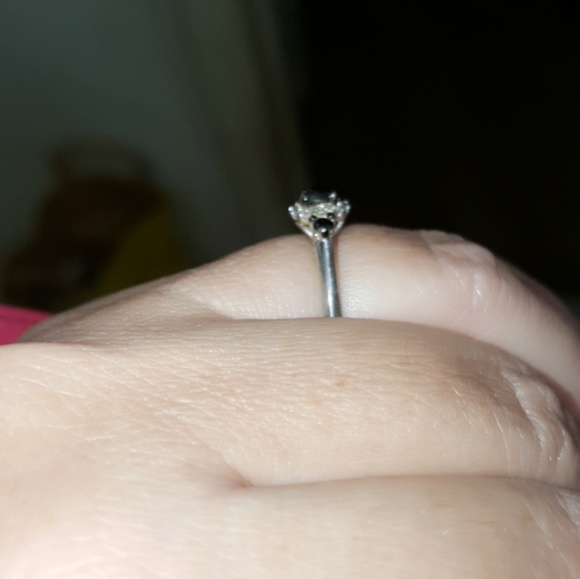 Size 7 ring - Picture 2 of 2